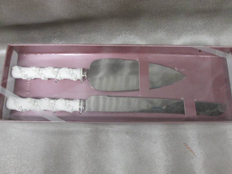 Wedding Cake Knife Set Retail $44.0...