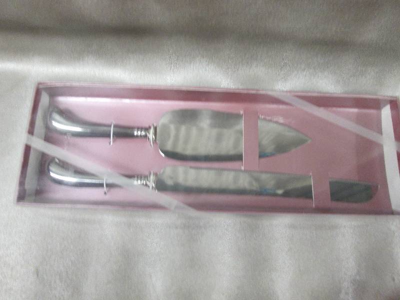 Wedding Cake Knife Set Retail $47.0...