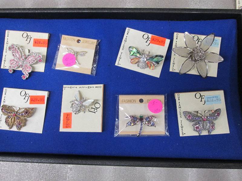 Lot of 8 Assorted Brooch Pins Retai...