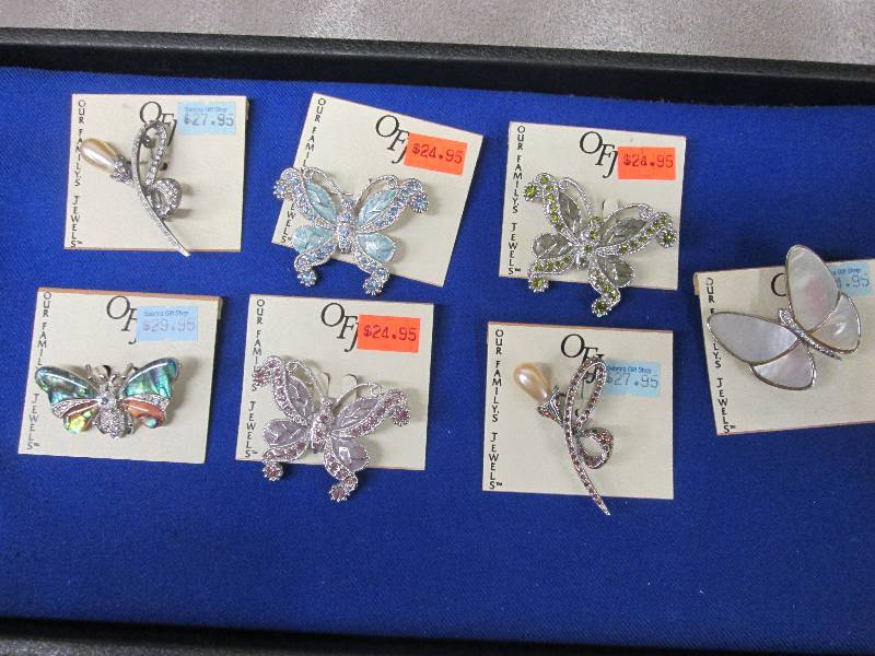 Lot of 8 Assorted Brooch Pins Retai...