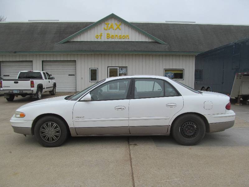 lot 1 image: Buick Regal