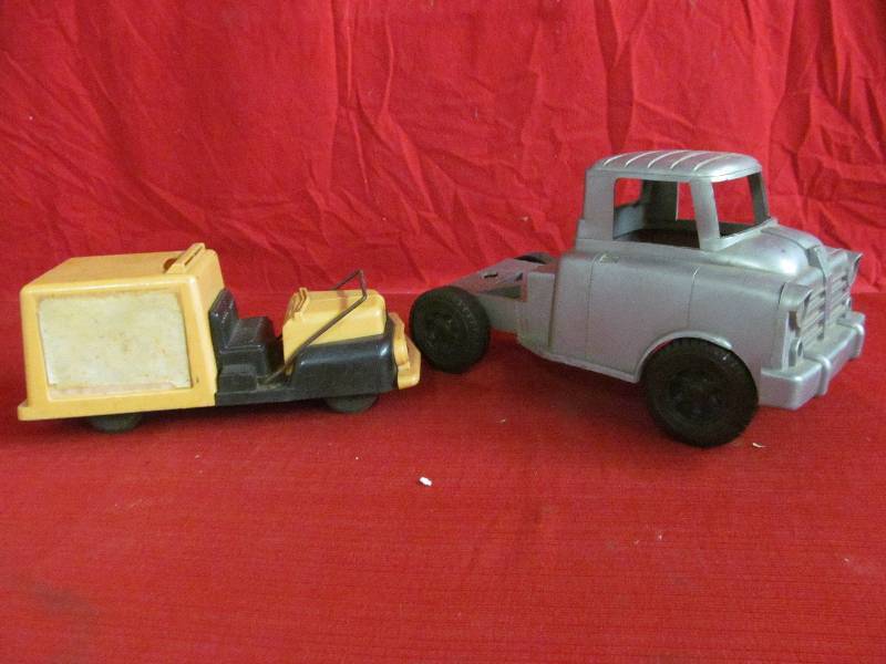 lot 60 image: vintage trucks
