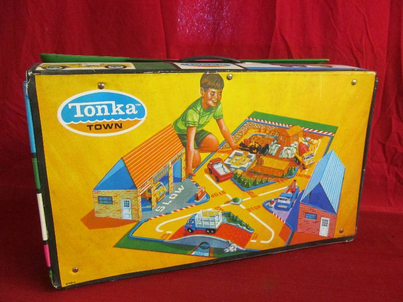 lot 67 image: vintage Tonka Town
