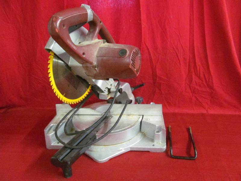 lot 68 image: Miter saw