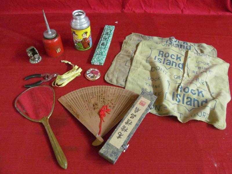lot 74 image: vintage collectables