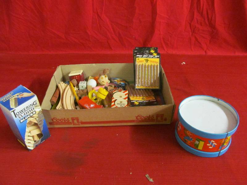 lot 81 image: vintage items