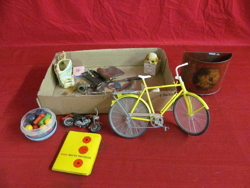 lot 89 image: vintage collectables