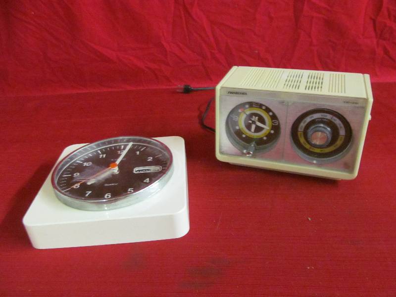 lot 95 image: vinatge radio
