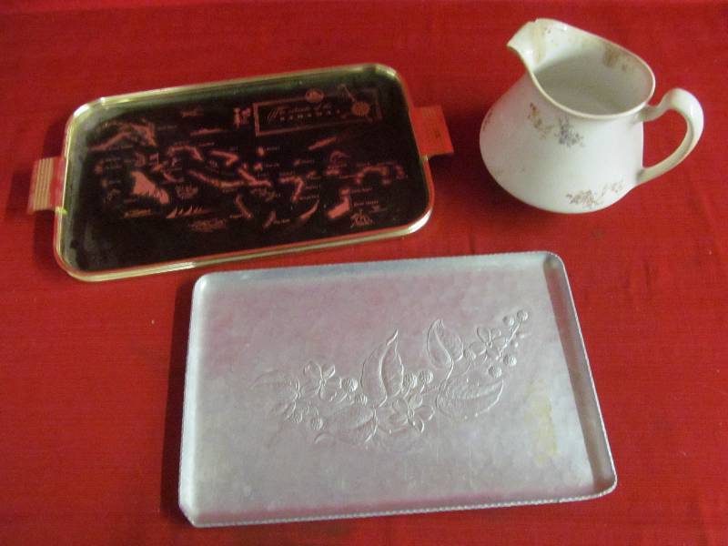 lot 151 image: Trays