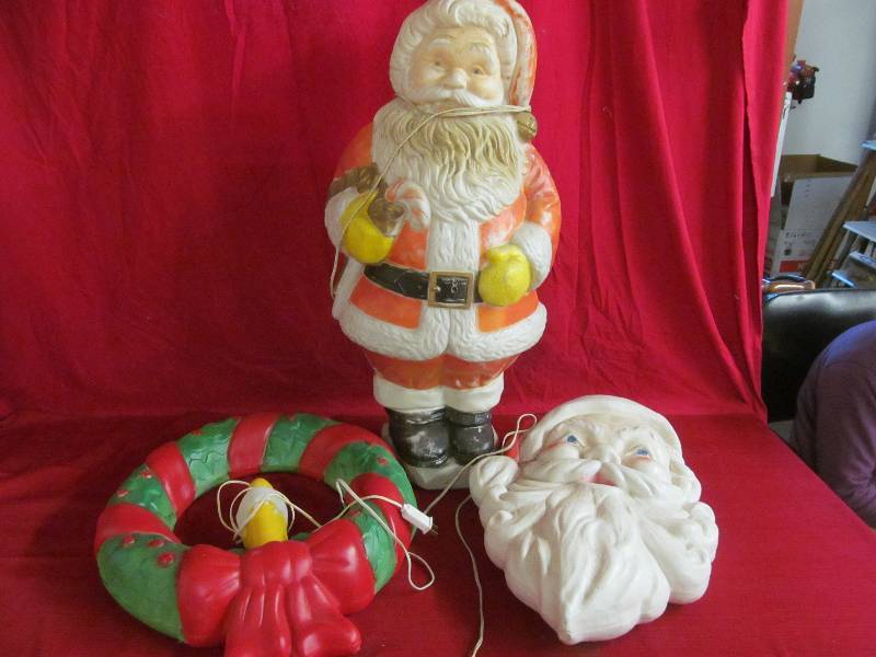 lot 156 image: christmas dcor