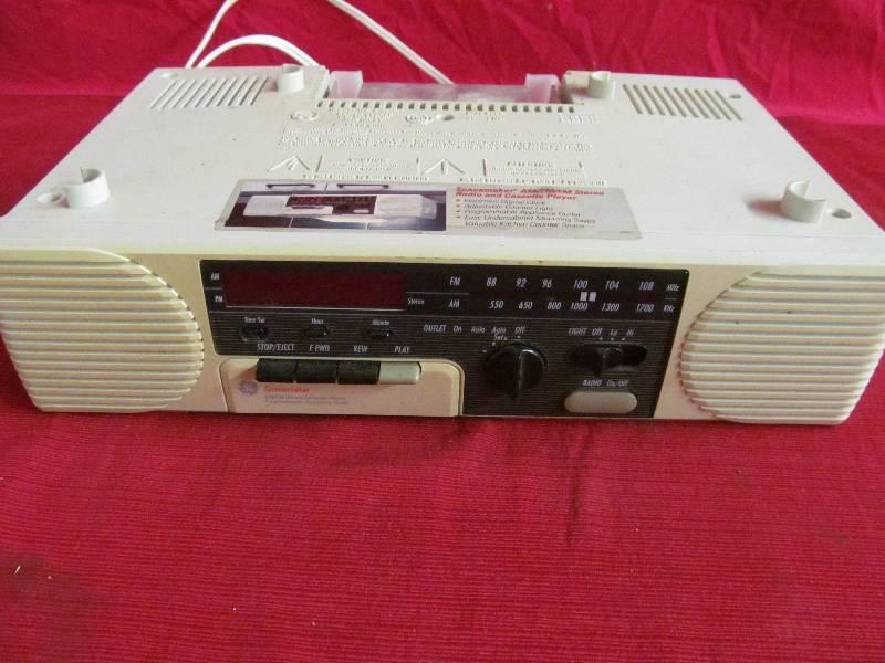 lot 161 image: GE Spacemaker radio