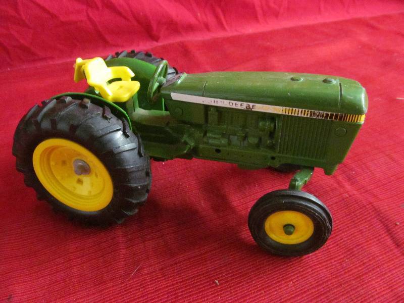 lot 175 image: John Deere tractor