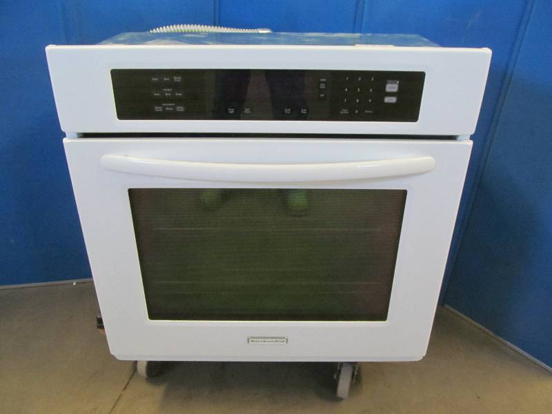 lot 180 image: Kitchen Aid Oven