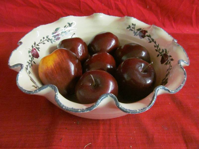 lot 194 image: Bowl