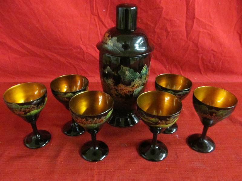 lot 199 image: ShakerGlasses