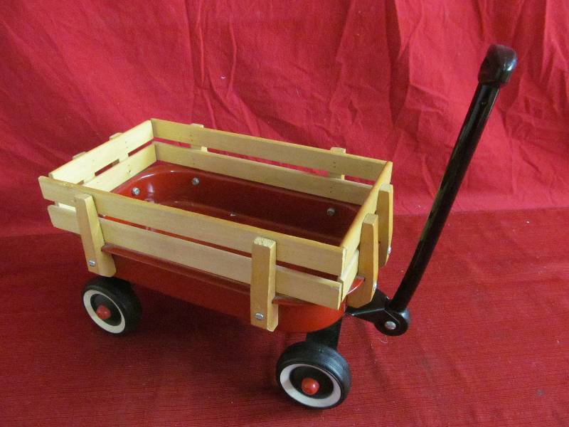 lot 207 image: Wagon Dcor