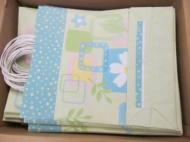 lot 213 image: Gift Bags