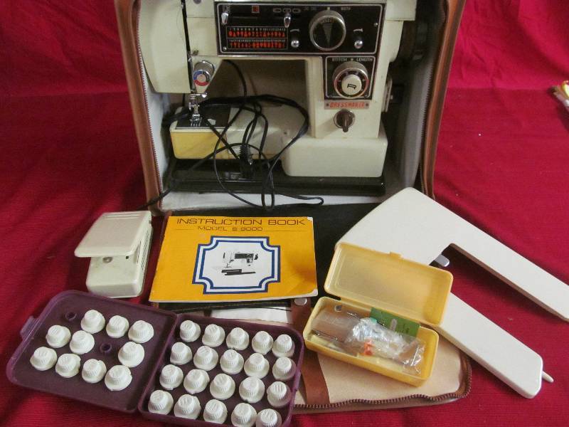 lot 242 image: Sewing Machine