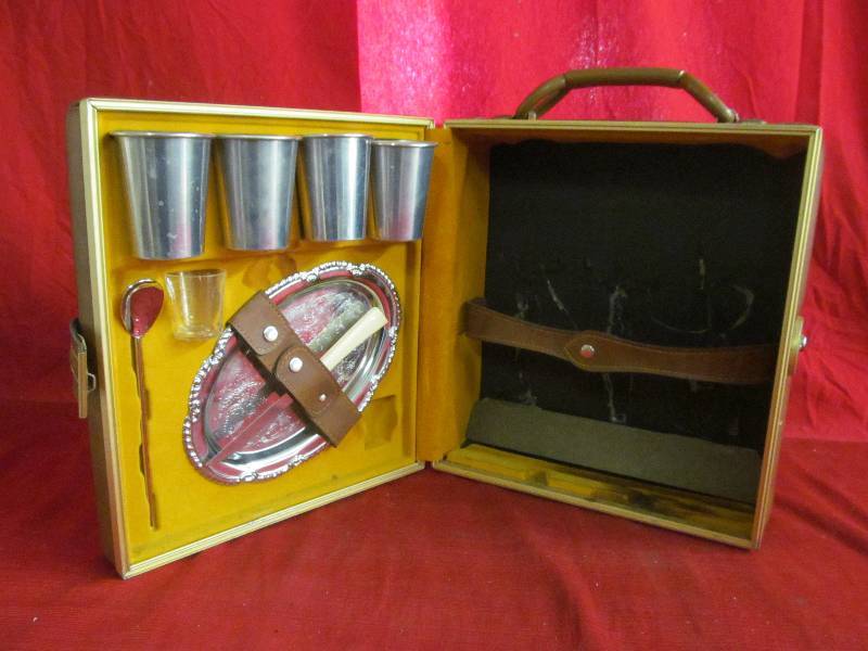 lot 245 image: Travelers Bar