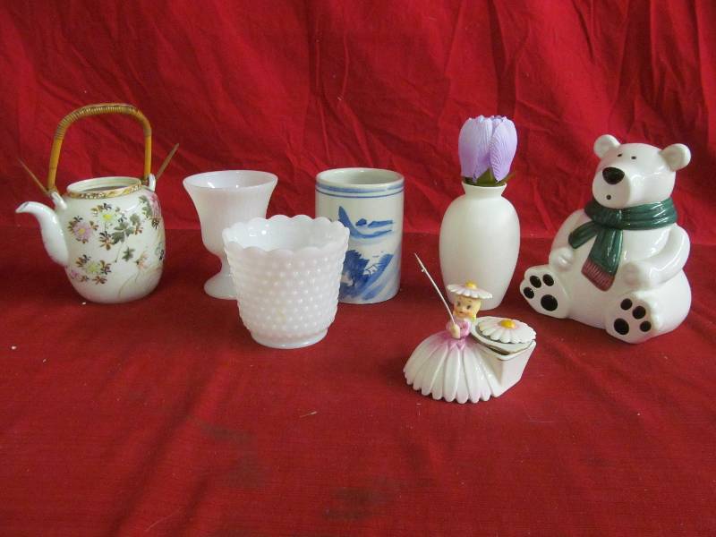 lot 250 image: Collectibles