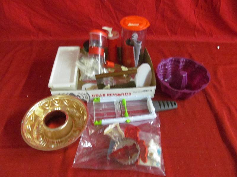lot 251 image: Kitchen Utensils