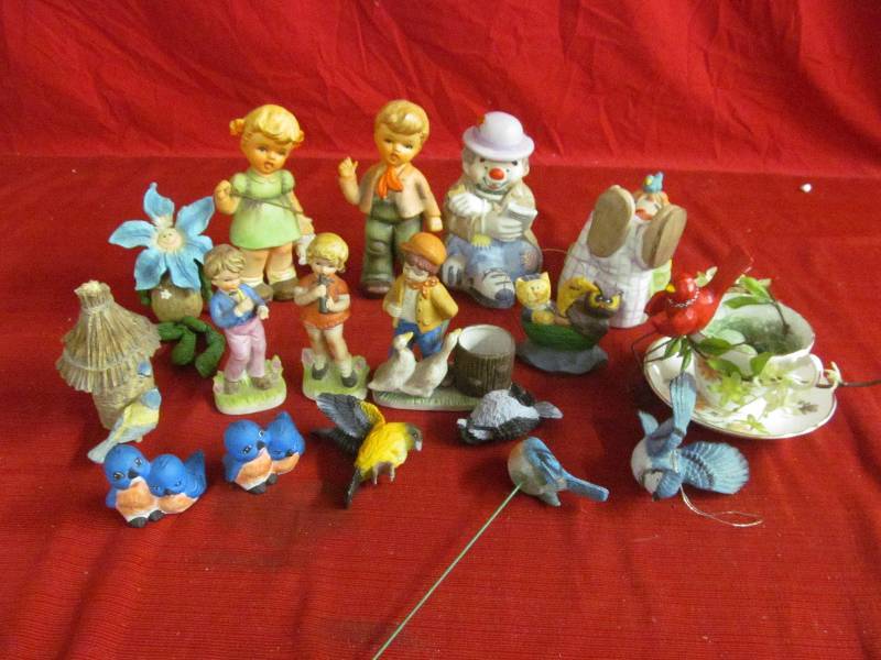 lot 258 image: Figurines