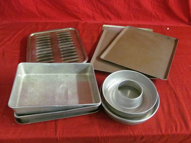lot 268 image: Bakeware