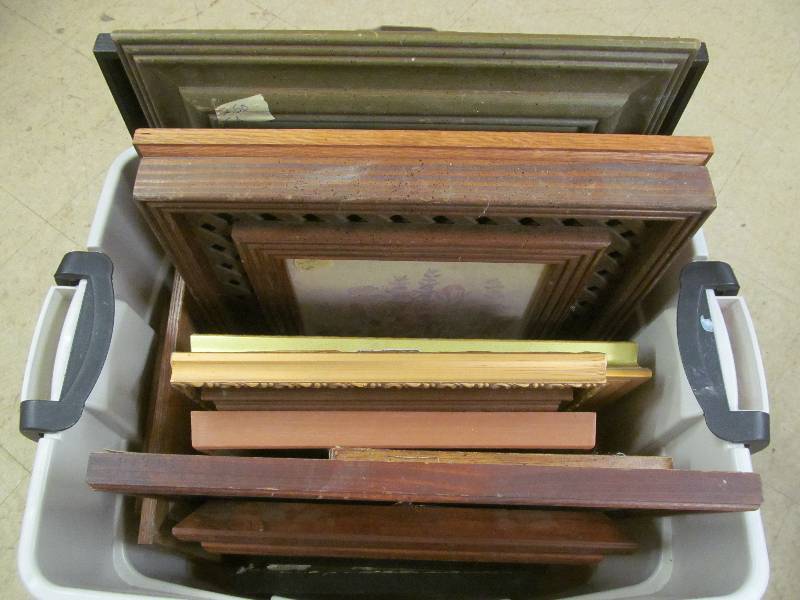 lot 270 image: PicturesFrames
