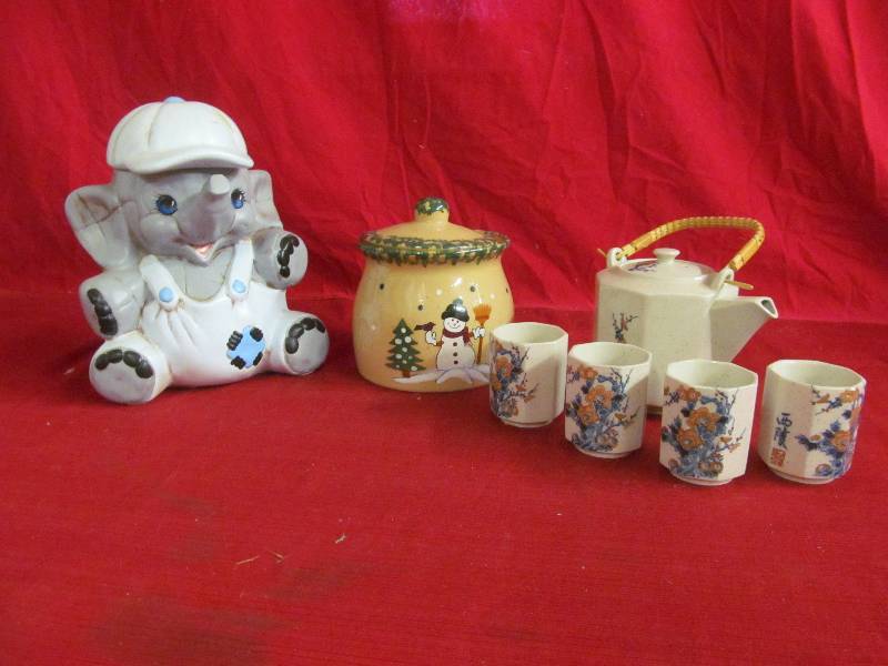 lot 288 image: Cookie Jars
