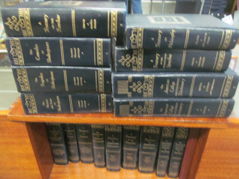 lot 298 image: Encyclopedic Dictionary Set