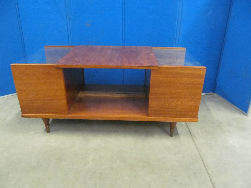 lot 299 image: Coffee Table