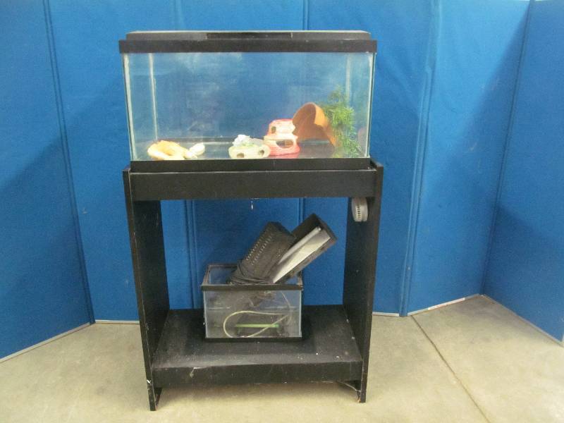 lot 300 image: AquariumsStand