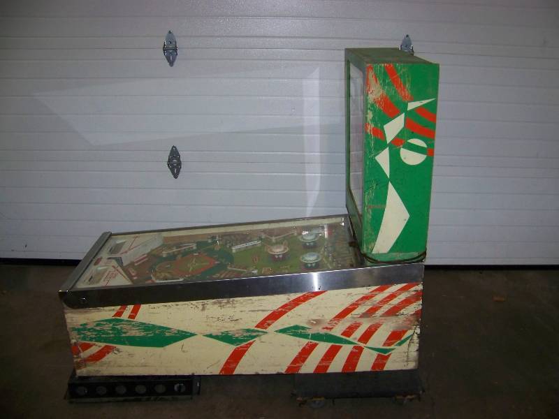 lot 1 image: D. Gottleib & Co., Vintage, 1970s, Play Ball, Pinball Machine