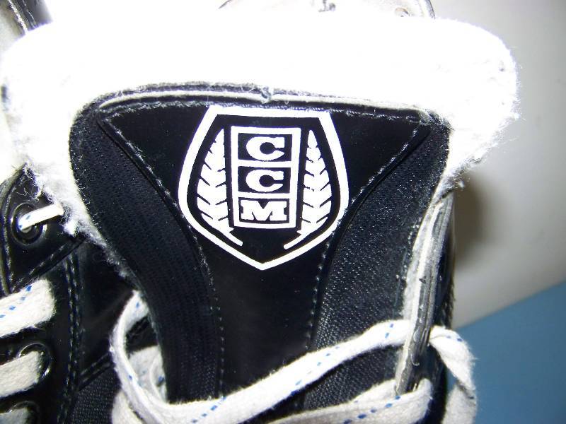 lot 32 image: Boys, Size 6, CCM, 3500, Hockey Skates