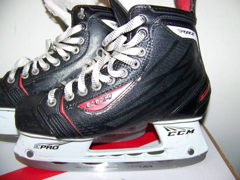 lot 30 image: Boys (Jr), Size 5, CCM, RBZ, Hockey Skates with Original Box