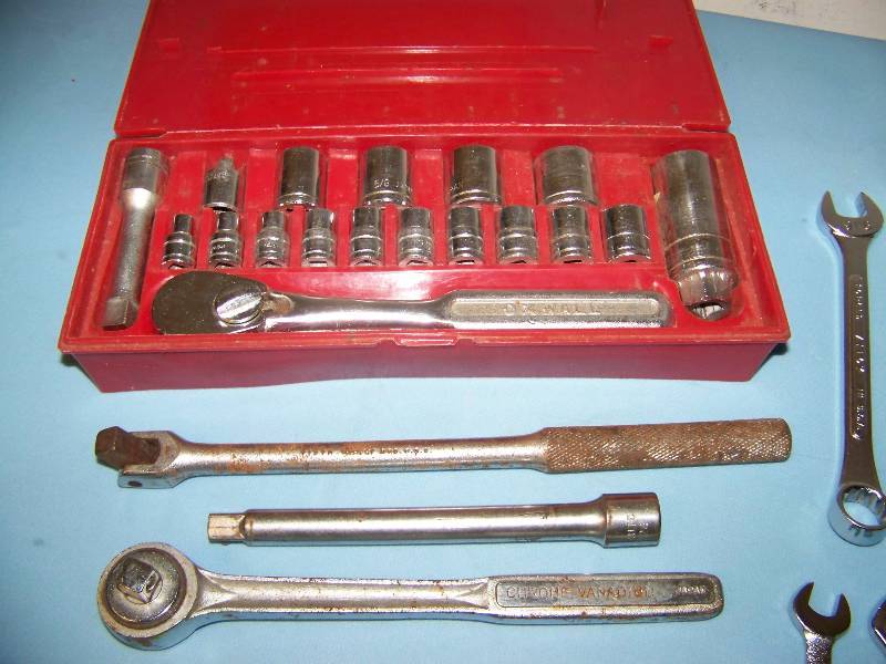 lot 67 image: Sockets, Wrenches and Screw Drivers