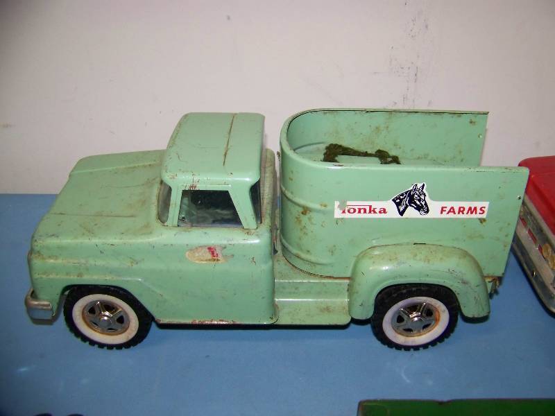 lot 39 image: (2) Vintage  Collectible, Tonka, Metal Trucks and (1) John Deere Tractor  Farm Equipment