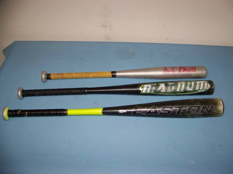 lot 36 image: Baseball Items including (3) Bats, Baseball Equipment Bag on Wheels, Balls and Scorebooks