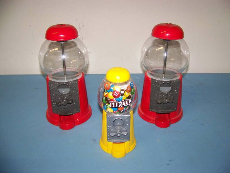 lot 55 image: (3) Candy  Bubblegum, Vending Machines  Toys