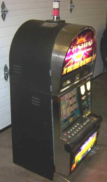 lot 7 image: Wild Paradise, Electronic Slot Machine