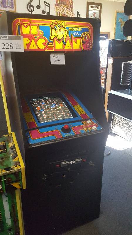 lot 28 image: Original Ms. Pac-man Arcade Game