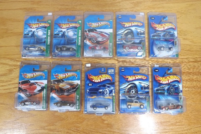 10 MINT on Card Hot Wheels Treasure Hunt and Super Treasure Hunts in Protecters