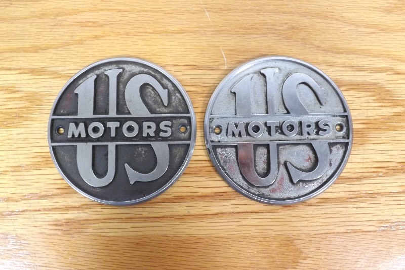 2 Vintage Metal US Motors Emblems