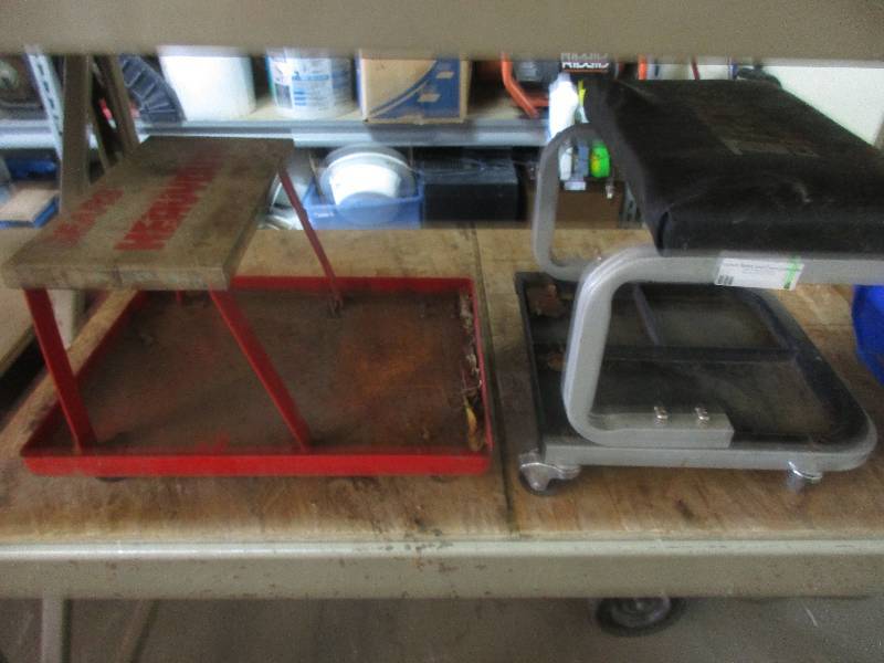 lot 4 image: 2 mechanics utility seats