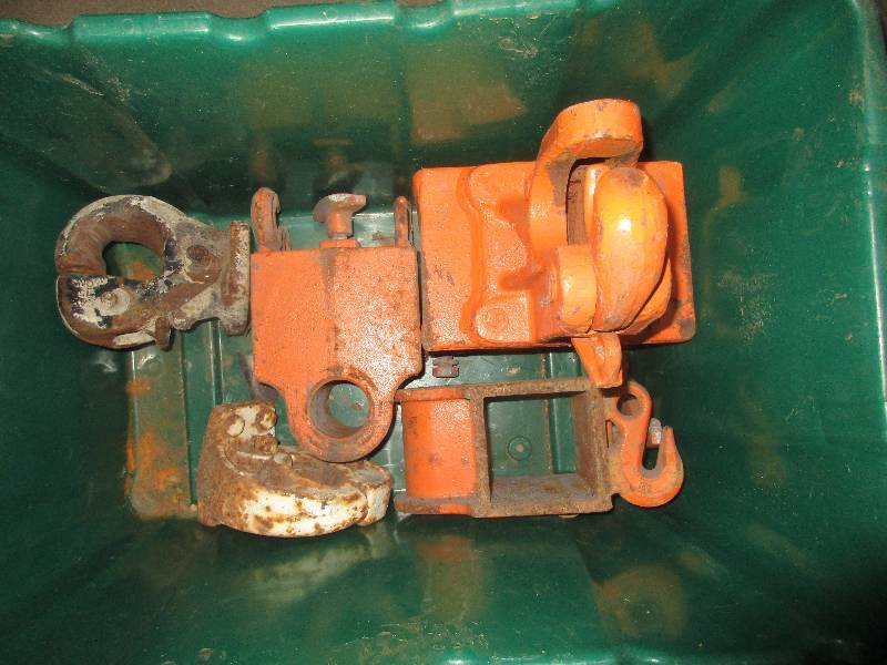 lot 10 image: Pintle hitches