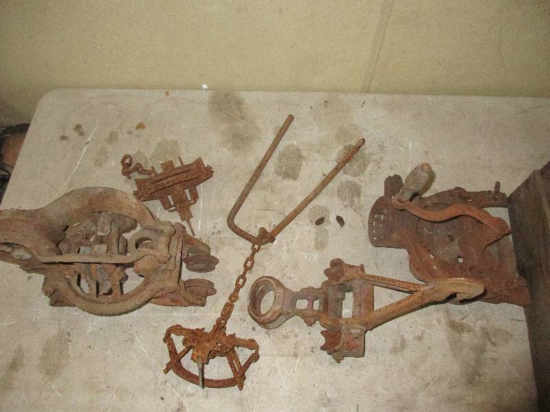 lot 25 image: antique pulley system and rodent traps