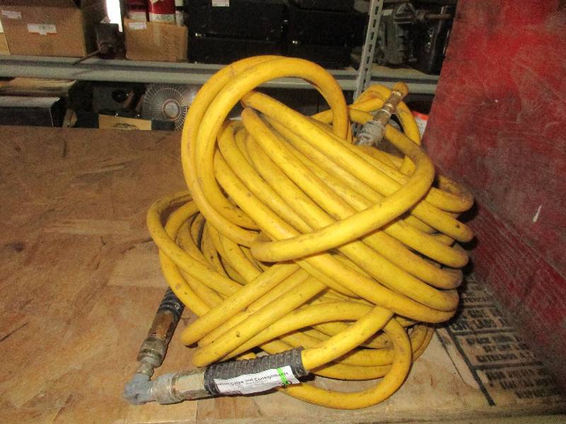 lot 30 image: 2 air hoses