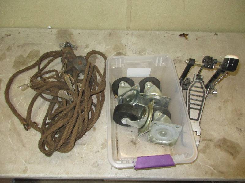 lot 46 image: 4 wheels and casters rope w pulley and foot pedal for bass drum