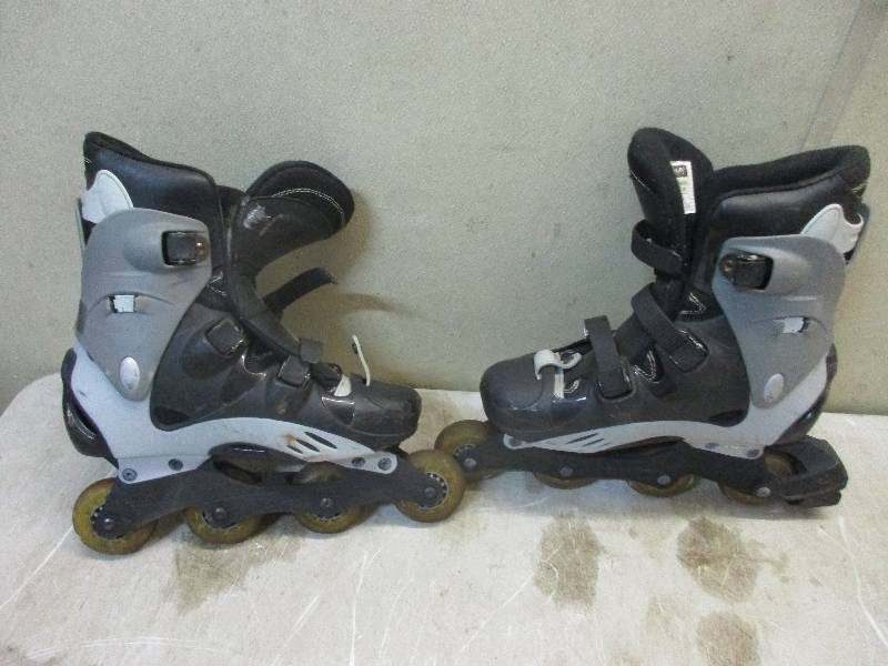 lot 54 image: size 11 roller blades