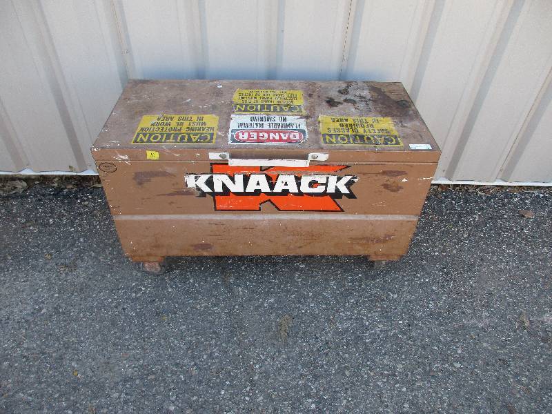 lot 59 image: Knaack tool box w electrical stuff